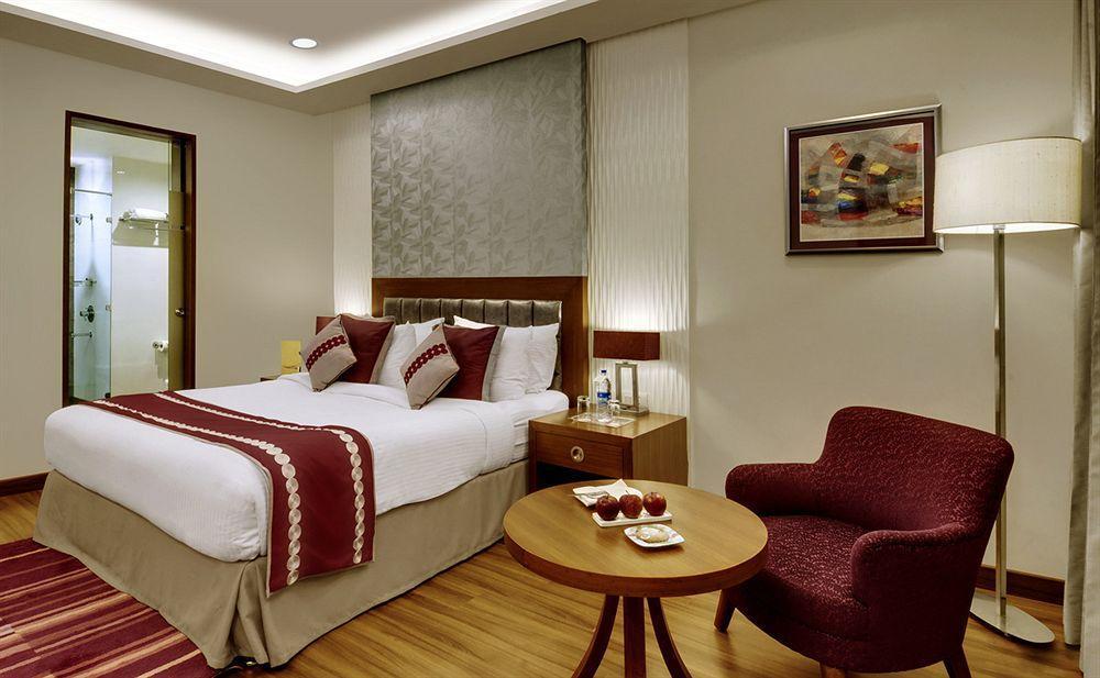 32Nd Milestone Hotel Gurgaon Ngoại thất bức ảnh