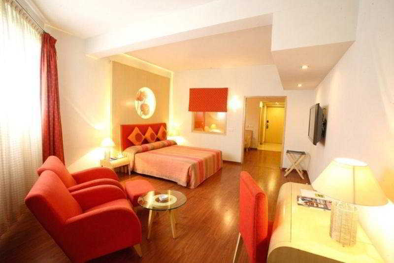 32Nd Milestone Hotel Gurgaon Phòng bức ảnh