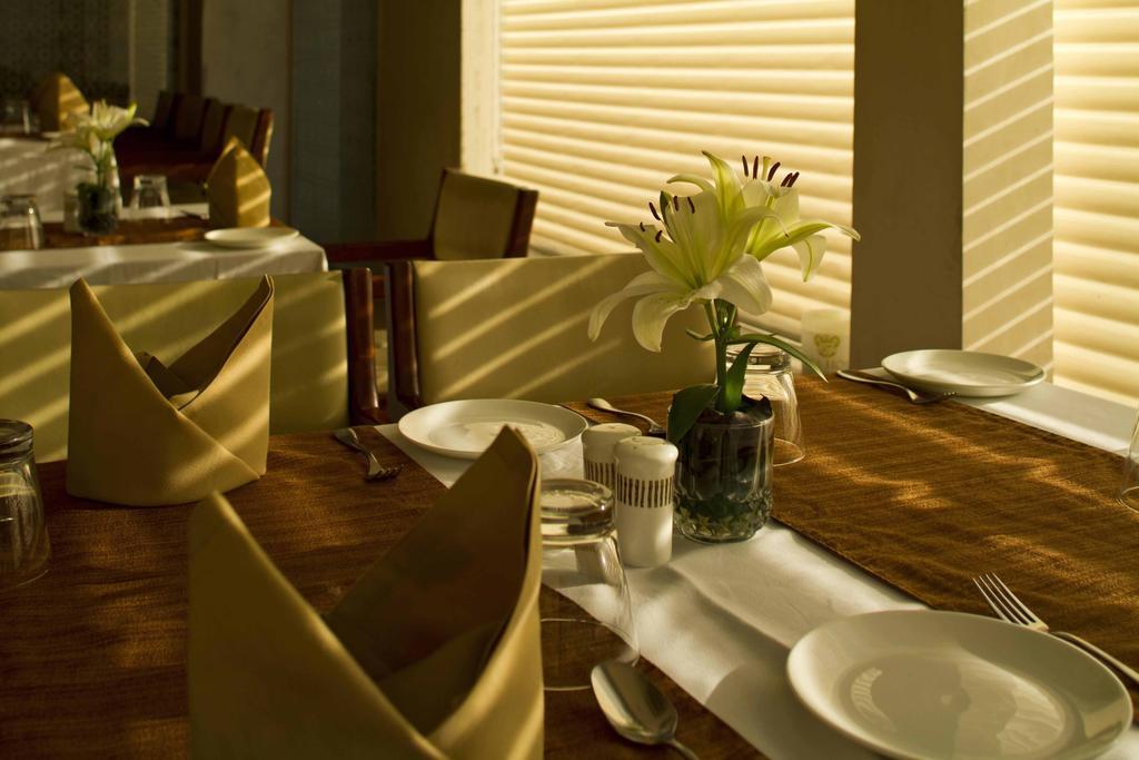32Nd Milestone Hotel Gurgaon Ngoại thất bức ảnh